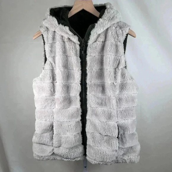 Be Boundless Size Medium Faux Fur Vest Reversible Outdoors Hiking - Picture 9 of 16